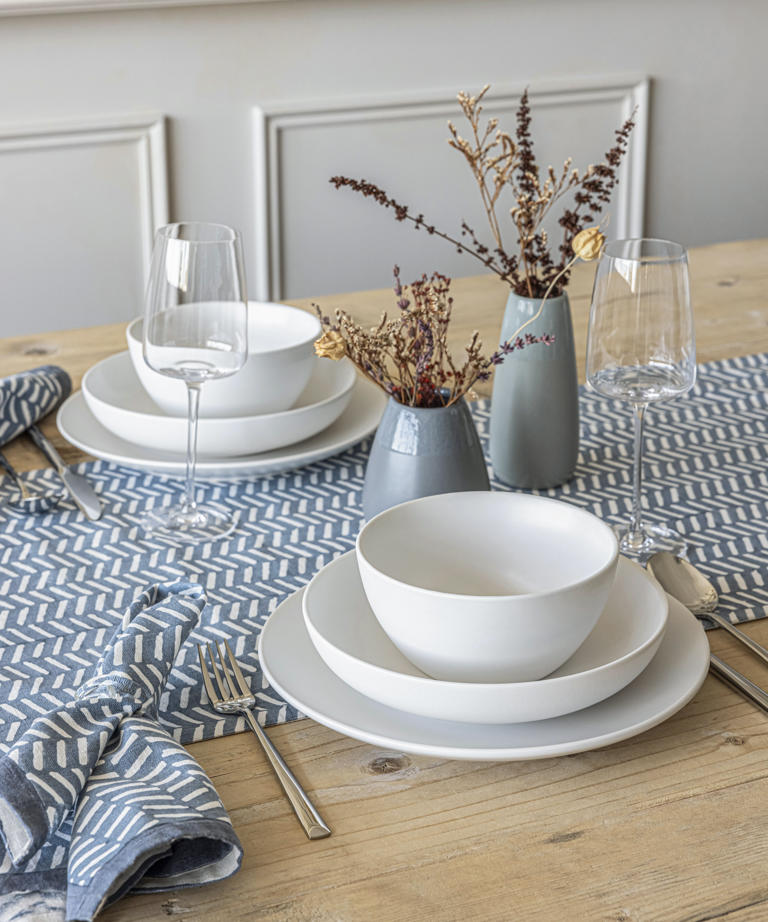 5 things designers say you should never put on a dining room table