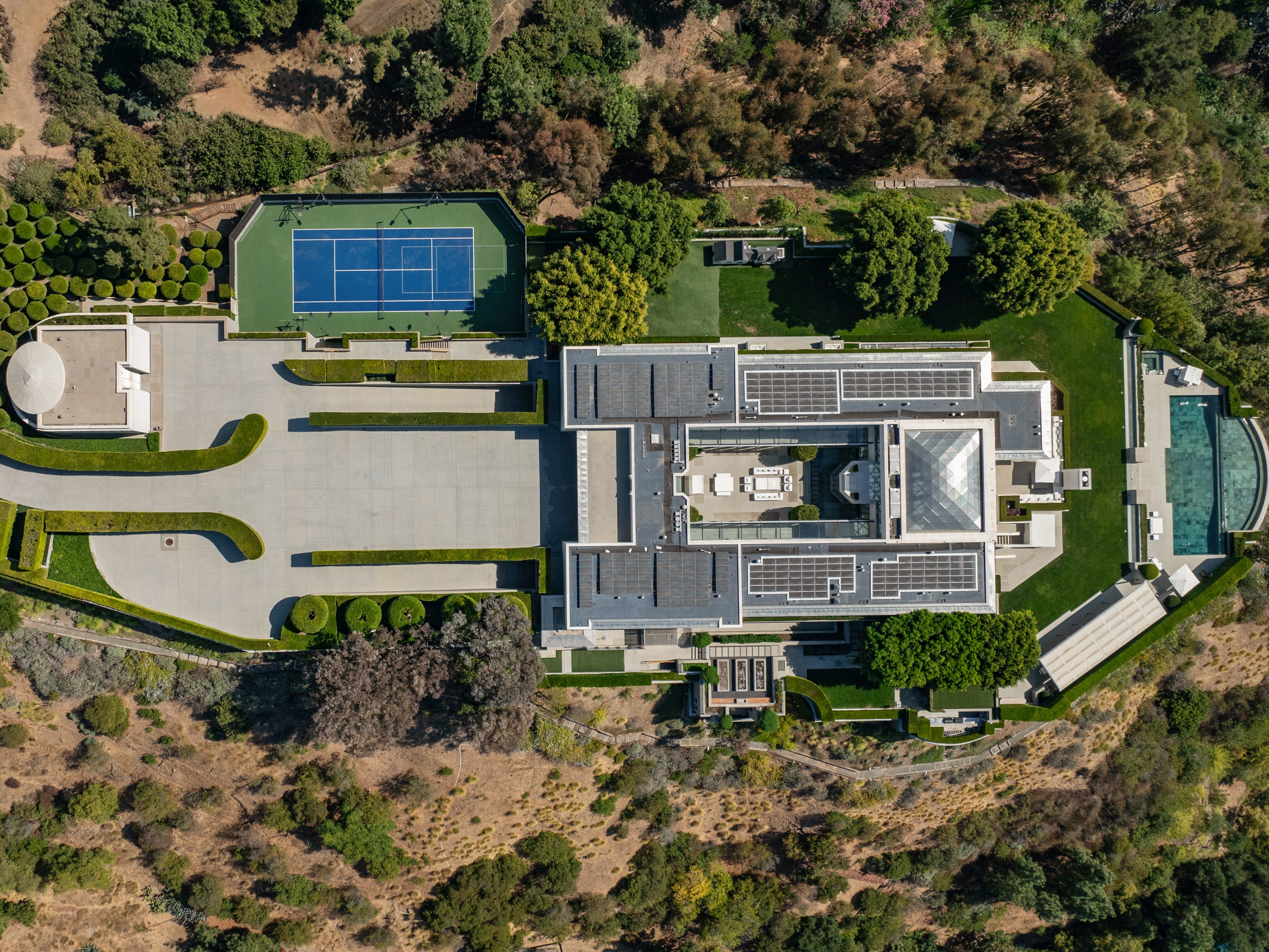 There's also a detached guest house.