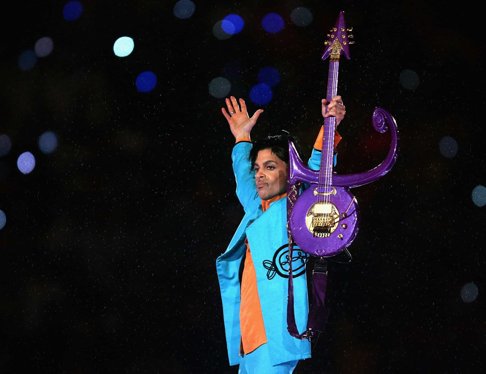 Famous musicians who can play multiple instruments