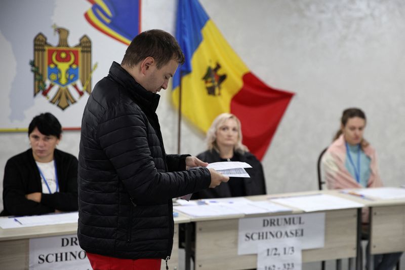 Moldova Votes In Election, EU Referendum In Shadow Of Alleged Russian ...