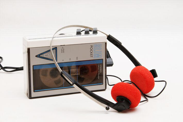 O walkman era comum nos anos 1980 e 1990 Foto: Tama - adobestock.com