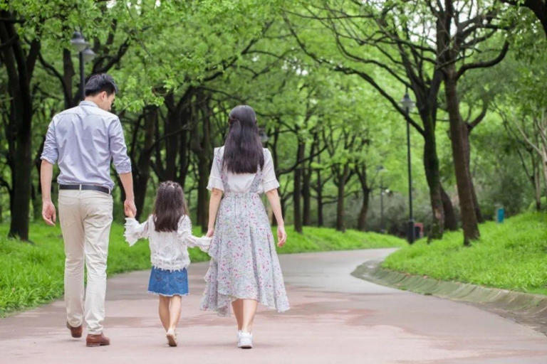 哈佛研究发现：长大后“混得好”的孩子都有共性，你家娃占几个