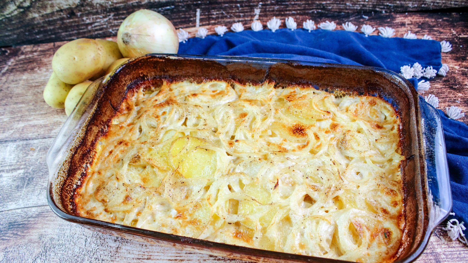 Rich and creamy scalloped potatoes to elevate your holiday dinner ...