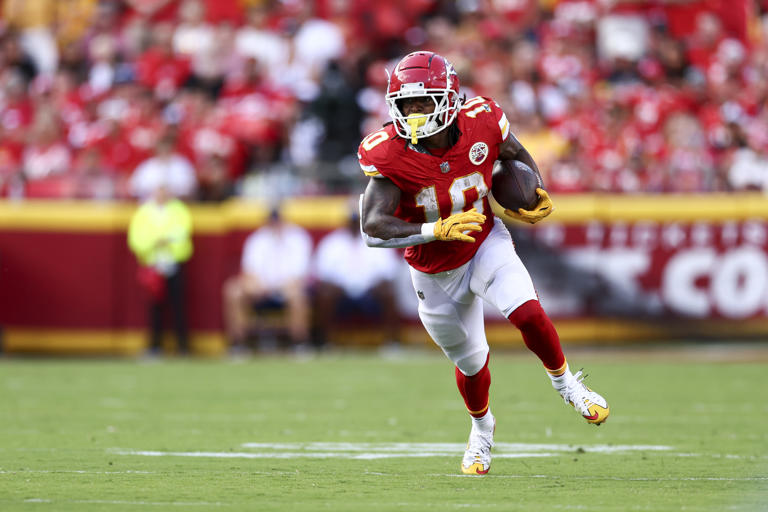 KANSAS CITY, MISSOURI - SEPTEMBER 15: Isiah Pacheco #10 of the Kansas City Chiefs runs with the ball against the Cincinnati Bengals during the third quarter at GEHA Field at Arrowhead Stadium on September 15, 2024 in Kansas City, Missouri. Chiefs' Isiah Pacheco posted a video of him runnning that should excite fans. Kevin Sabitus/Getty Images