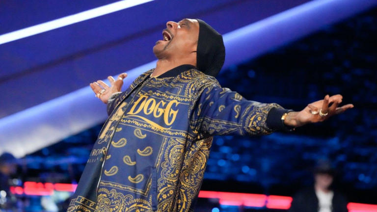  ‘Alright Now, Snoop, We Hear You Sir’: The Voice Coaches Took The Stage Together, And Fans Had Wild Reactions To The Rapper Singing The Eagles 