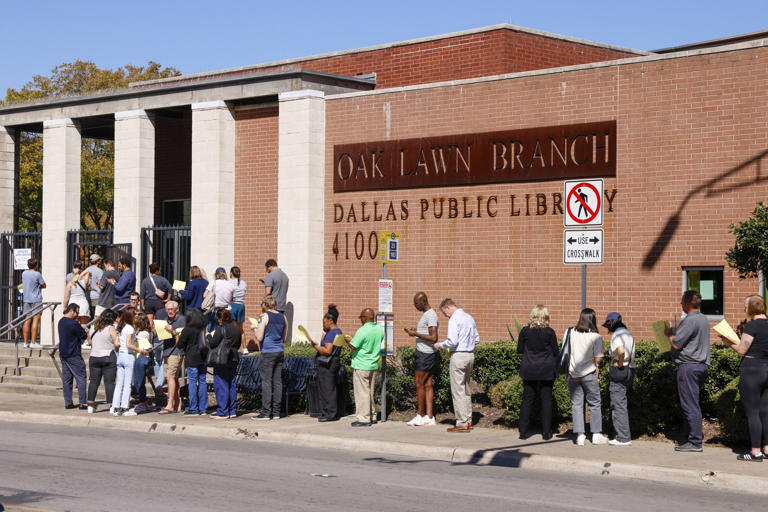 Dallas County lags behind state as firstday early voting numbers increase