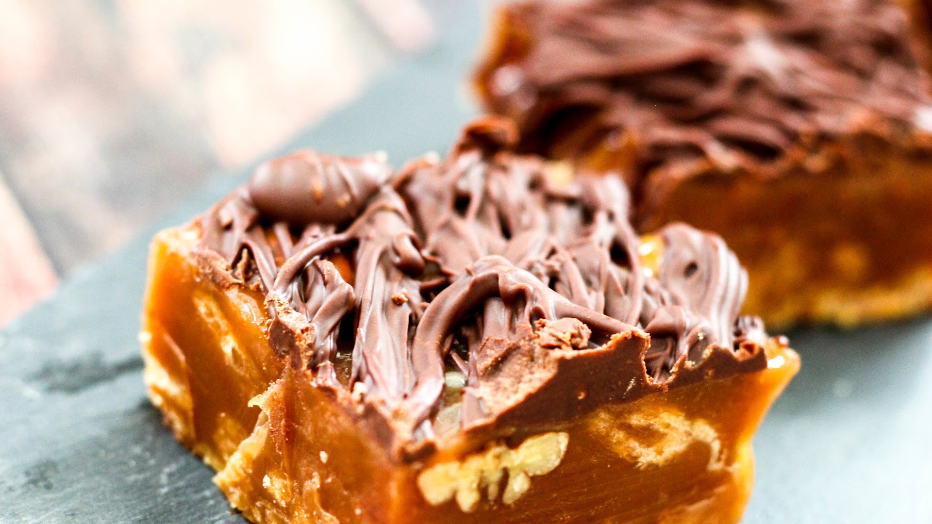 Wow, this homemade caramel is fantastic! Spicy pecan praline caramel