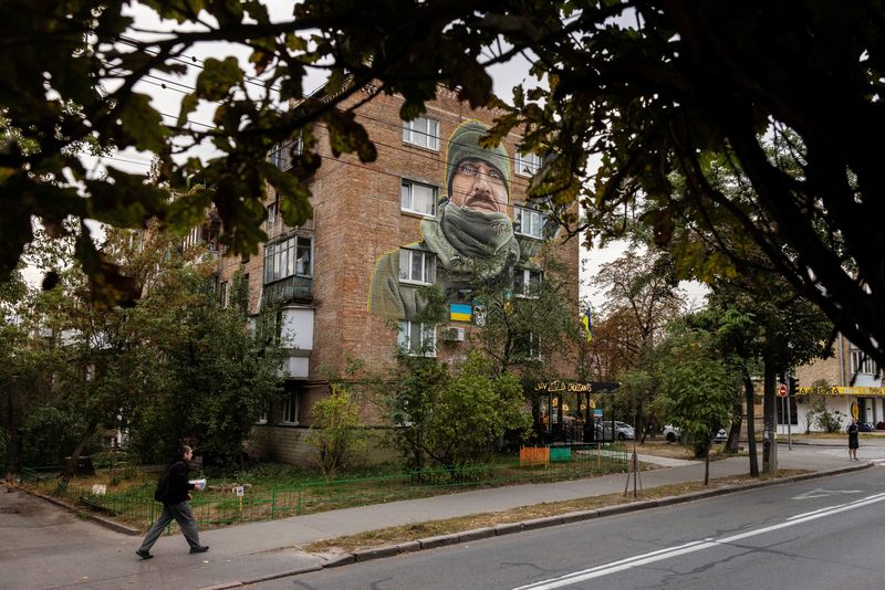 Ukrainian Artist Adorns Kyiv High-rises With Images Of Fallen Soldiers