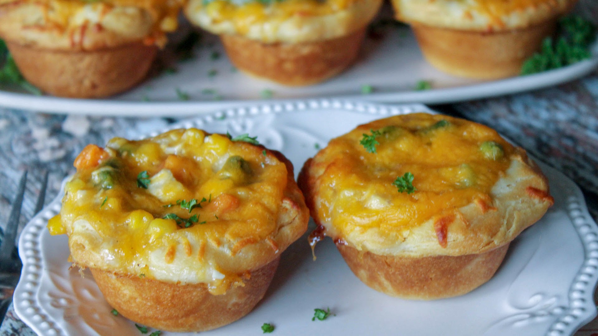 These mini pot pies made from turkey leftovers are yummy - Turkey cups