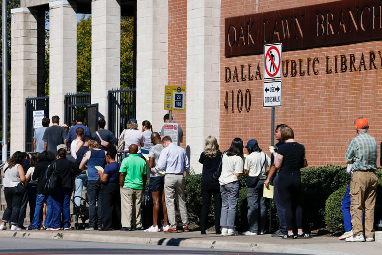 Voter delay, incorrect ballots mark first day of early voting in Dallas