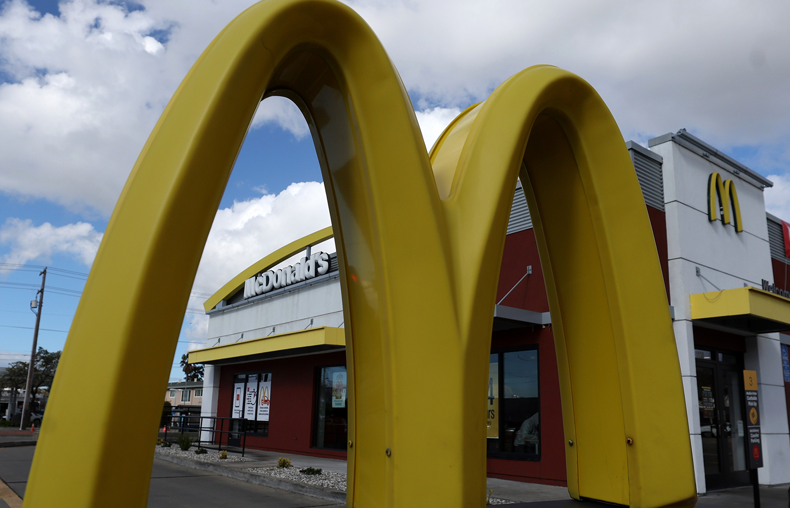 Colorado Man Sues McDonald’s Over E. Coli Infection In Current Outbreak