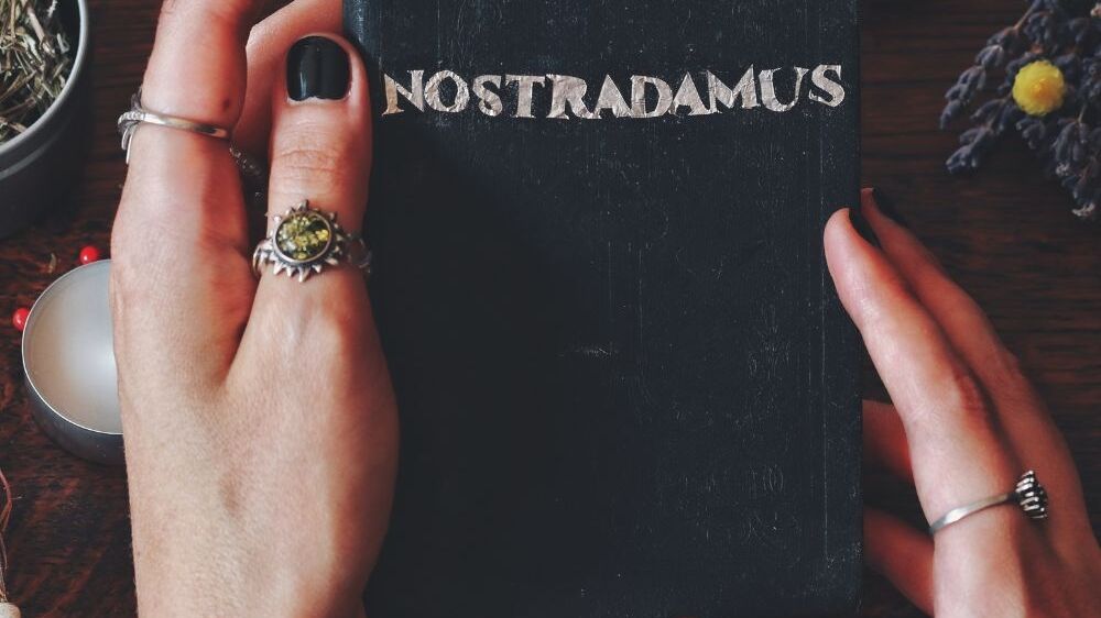 Nostradamus seine erschreckenden Vorhersagen für das Jahr 2025 😱