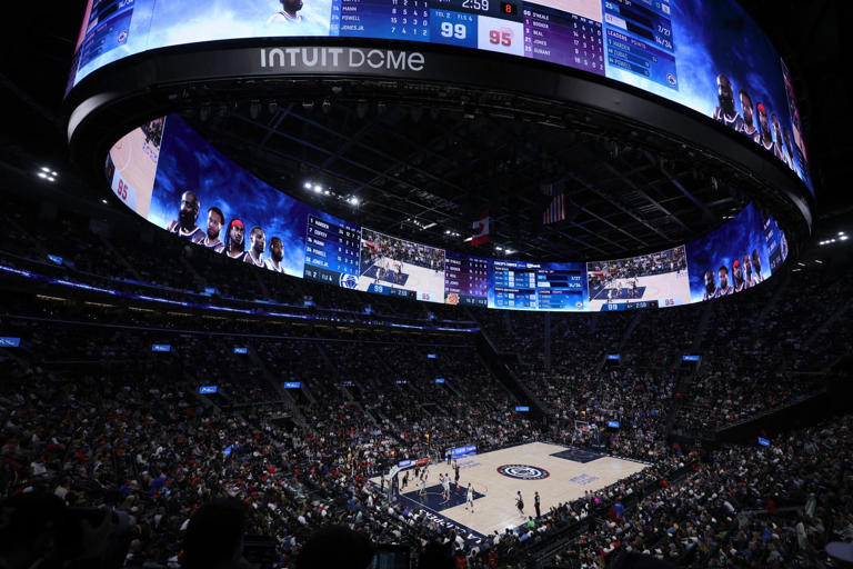 Video Shows Unique Locker Room Setup For Clippers Players In New Intuit ...