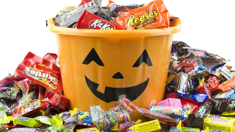 How to create an allergen-friendly Halloween for trick-or-treaters