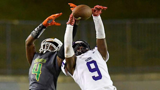 Daphne's Cameron Long (9) breaks up a pass intended for Carver's Marquan Jamerson (4)vduring their game at Cramton Bowl in Montgomery, Ala., on Thursday evening August 25, 2022. Carver17 | Mickey Welsh / Advertiser / USA TODAY NETWORK