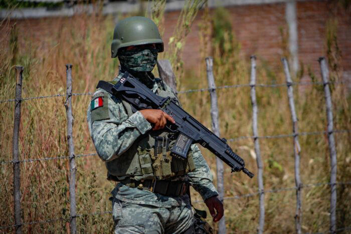 Identifican a 12 de los 19 presuntos sicarios abatidos tras captura de ‘El Max’ en Culiacán