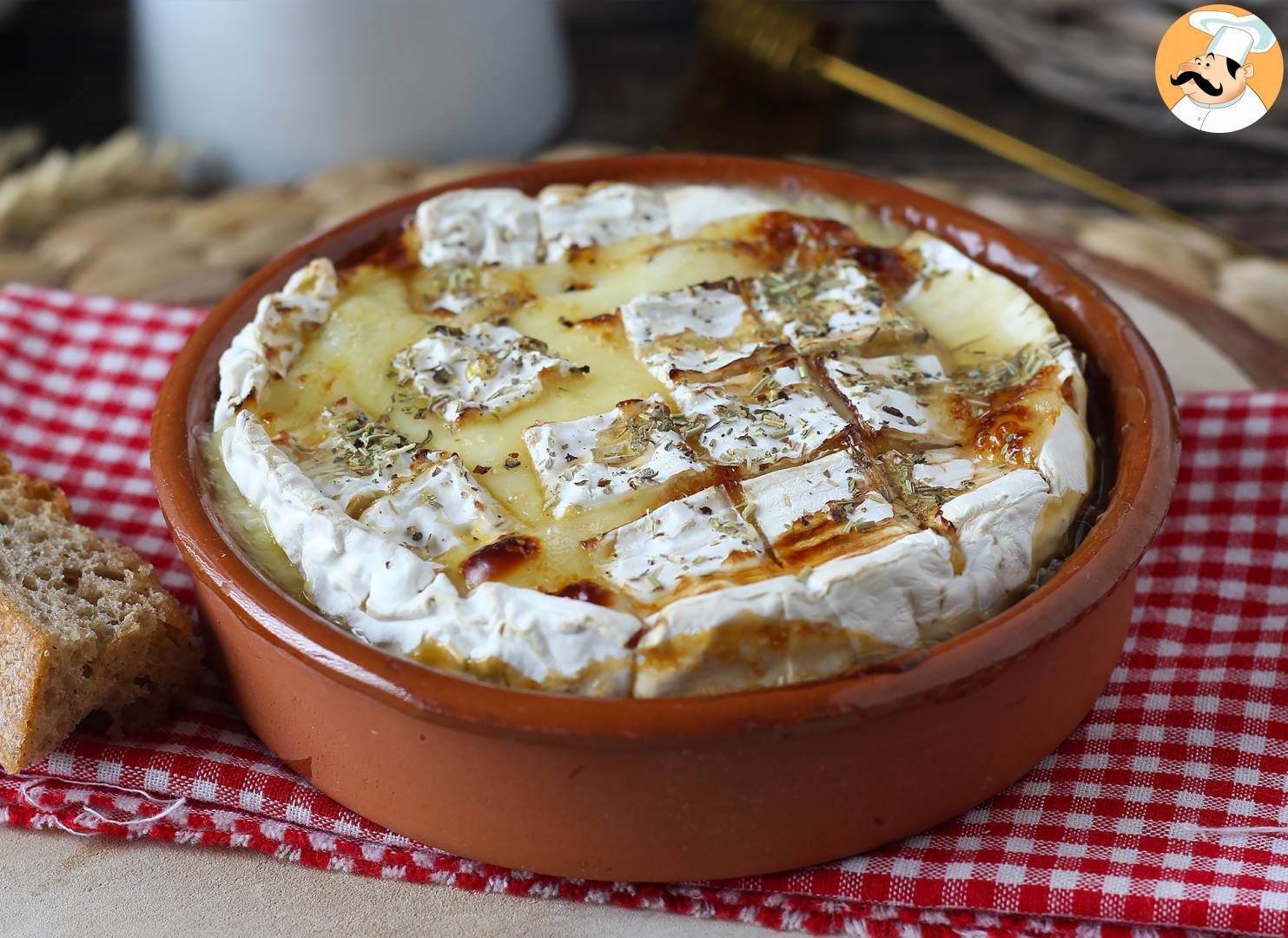 Im air fryer gebratener camembert, der schön flüssig ist!