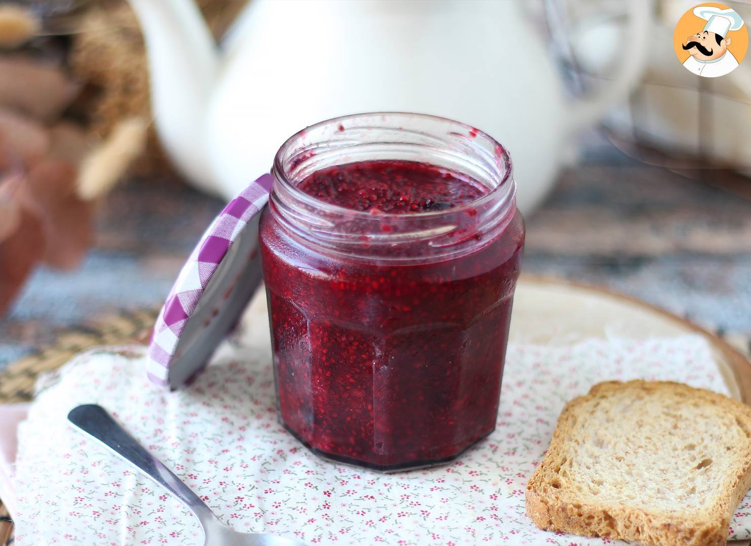 Gesunde marmelade mit beeren und chiasamen