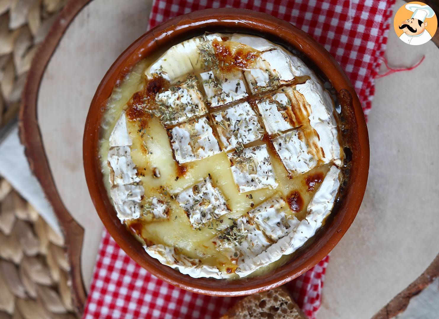 Im air fryer gebratener camembert, der schön flüssig ist!