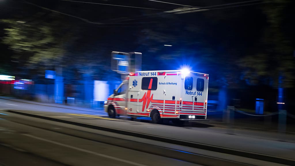 Unfall in Zürich: Gestürzter Töfffahrer prallt mit Fussgänger zusammen