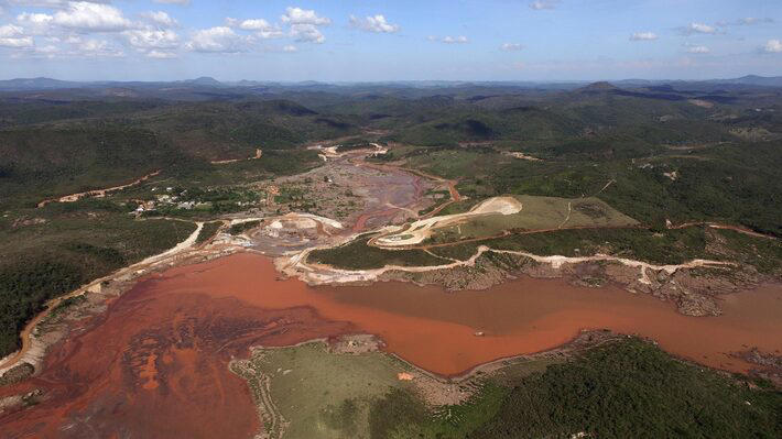 Região da barragem da Samarco foi tomada pela lama Foto: Márcio Fernandes/Estadão