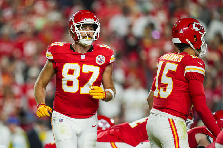 Travis Kelce and Patrick Mahomes of the Kansas City Chiefs © Jay Biggerstaff-Imagn Images