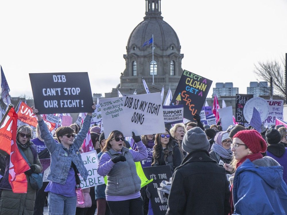 Edmonton Public Schools support staff issue strike notice