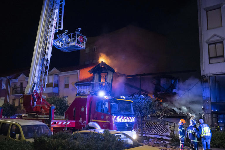 Localizada una persona fallecida en la explosión de un edificio en Santander