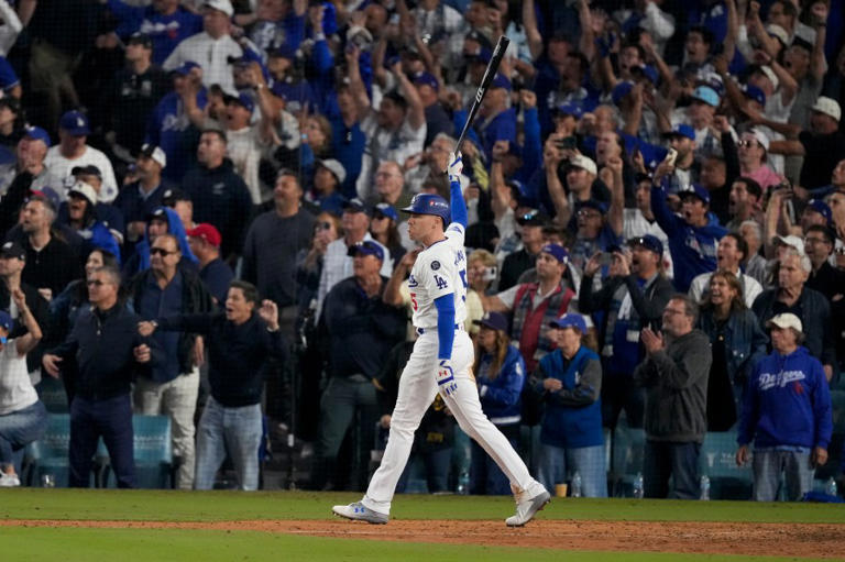 freeman-s-world-series-walk-off-has-wild-similarities-to-another-iconic
