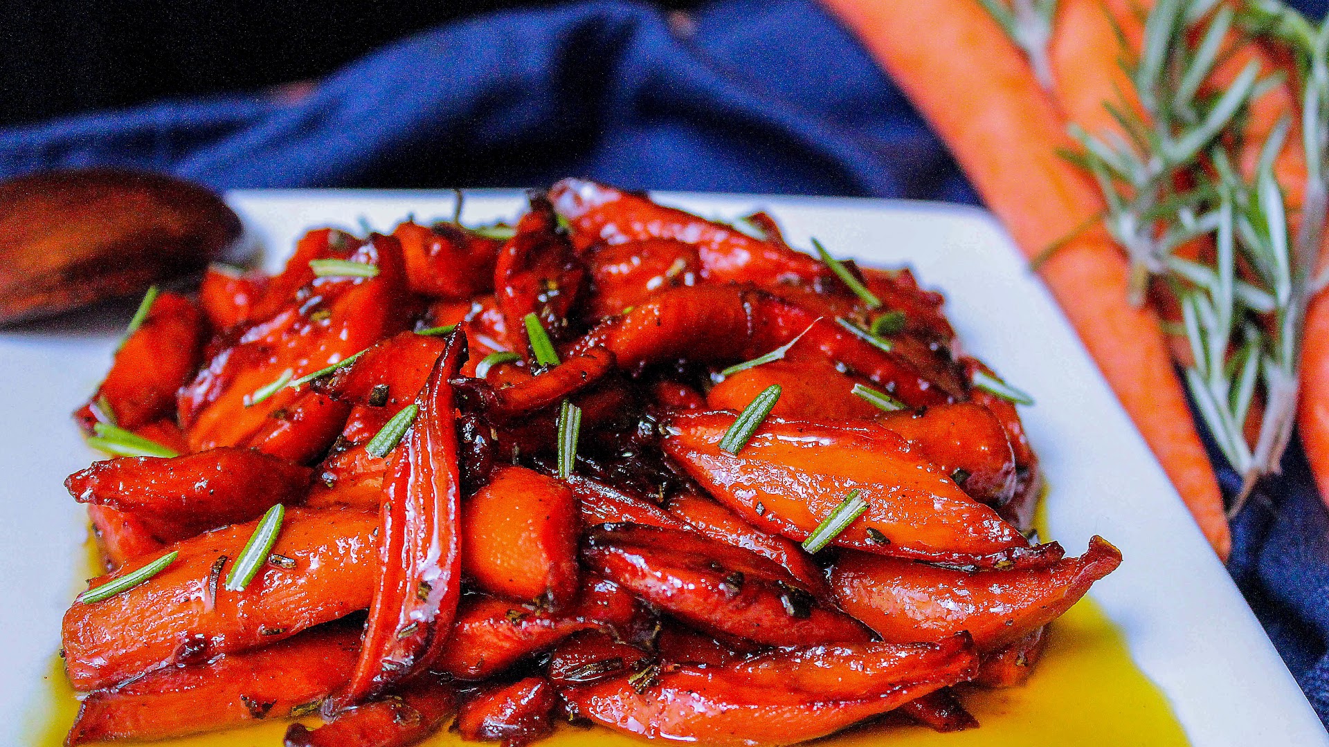 Want an easy side dish? Roasted glazed carrots