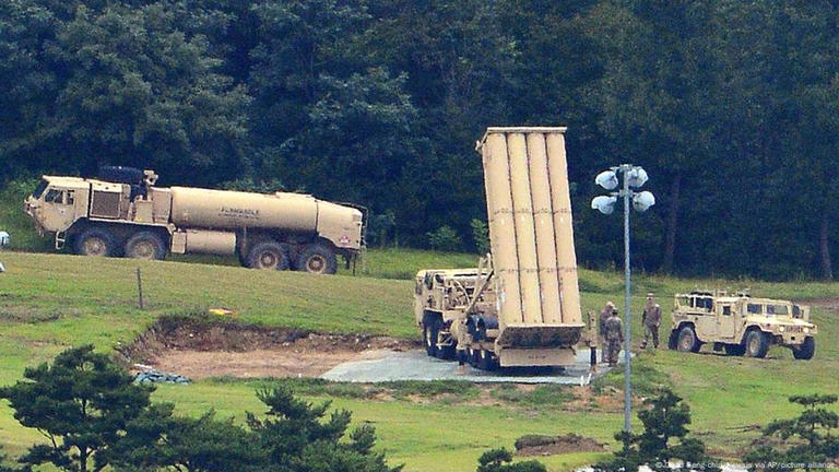 Cada unidade do THAAD consiste em seis caminhes, lanadores, interceptadores e radar, alm de 95 soldados para operar o sistema