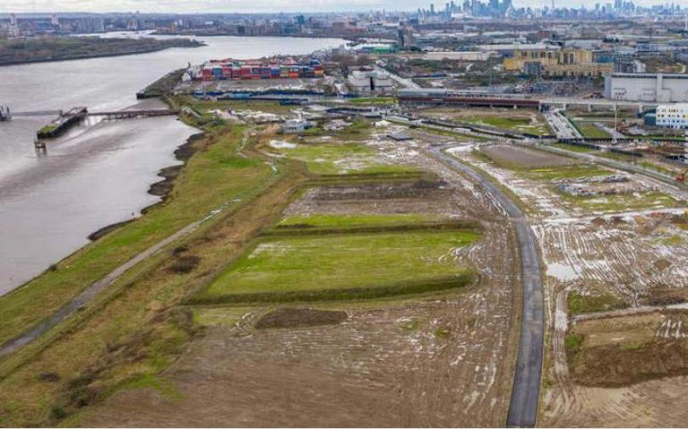 The homes are planned for 443 acres of brownfield land - an area larger than Hyde Park - at Barking Riverside (L&Q)