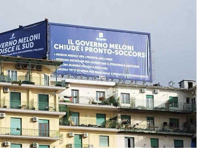 De Luca fa propaganda a spese dei campani: 2,5 milioni per i manifesti contro la Meloni