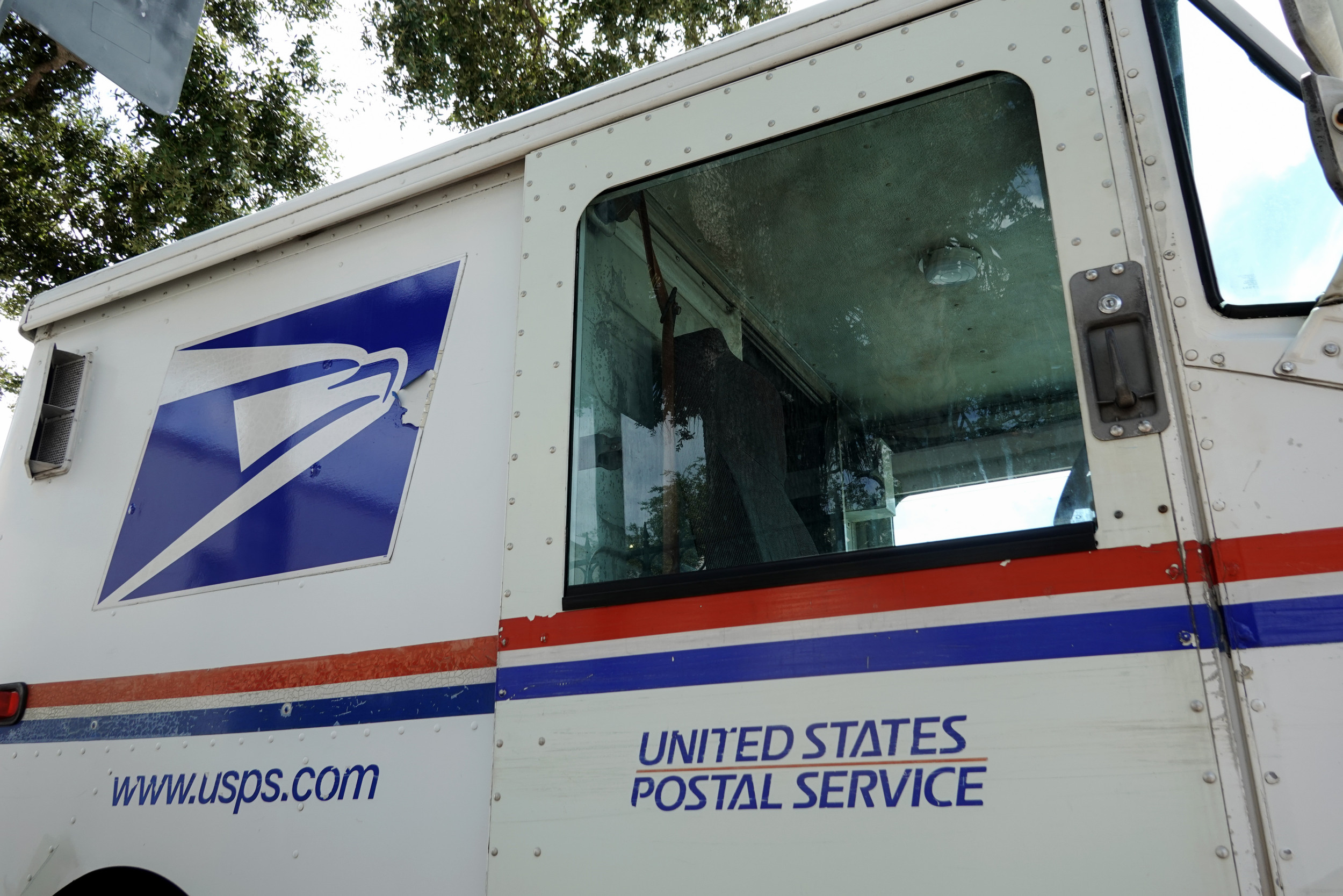 Is There Mail on Columbus Day? Post Office, UPS, FedEx Hours Today