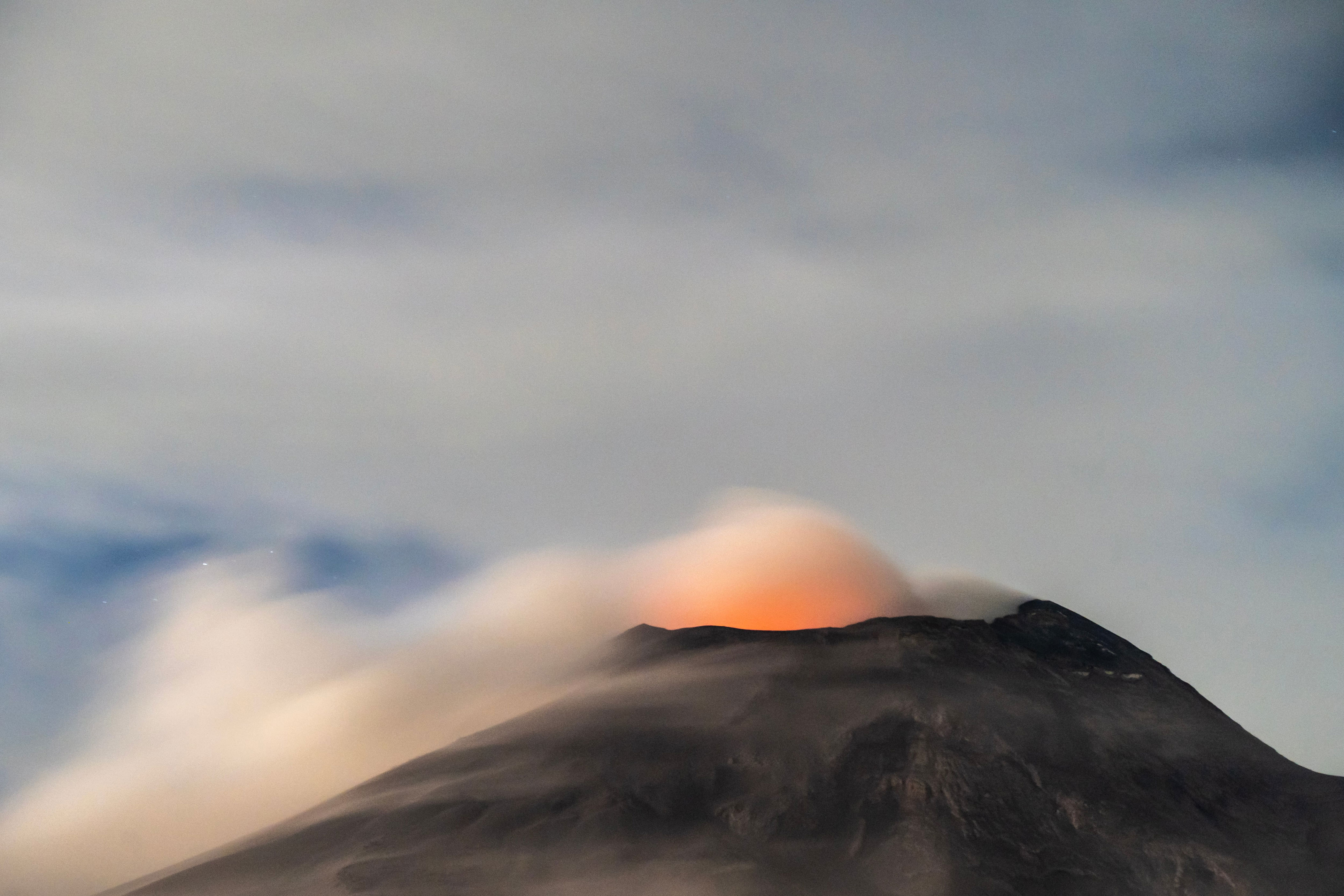 El Popocatépetl registra 13 exhalaciones