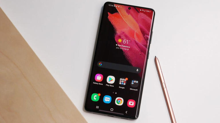 Your options for designing your home screen are endless. Lexy Savvides/CNET