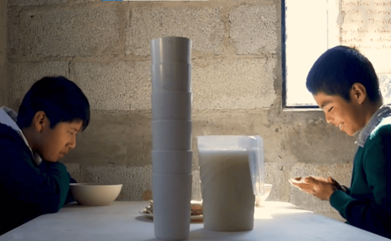 Se dará prioridad a que los alumnos consuman sus alimentos con agua. Foto: Video Vida Saludable