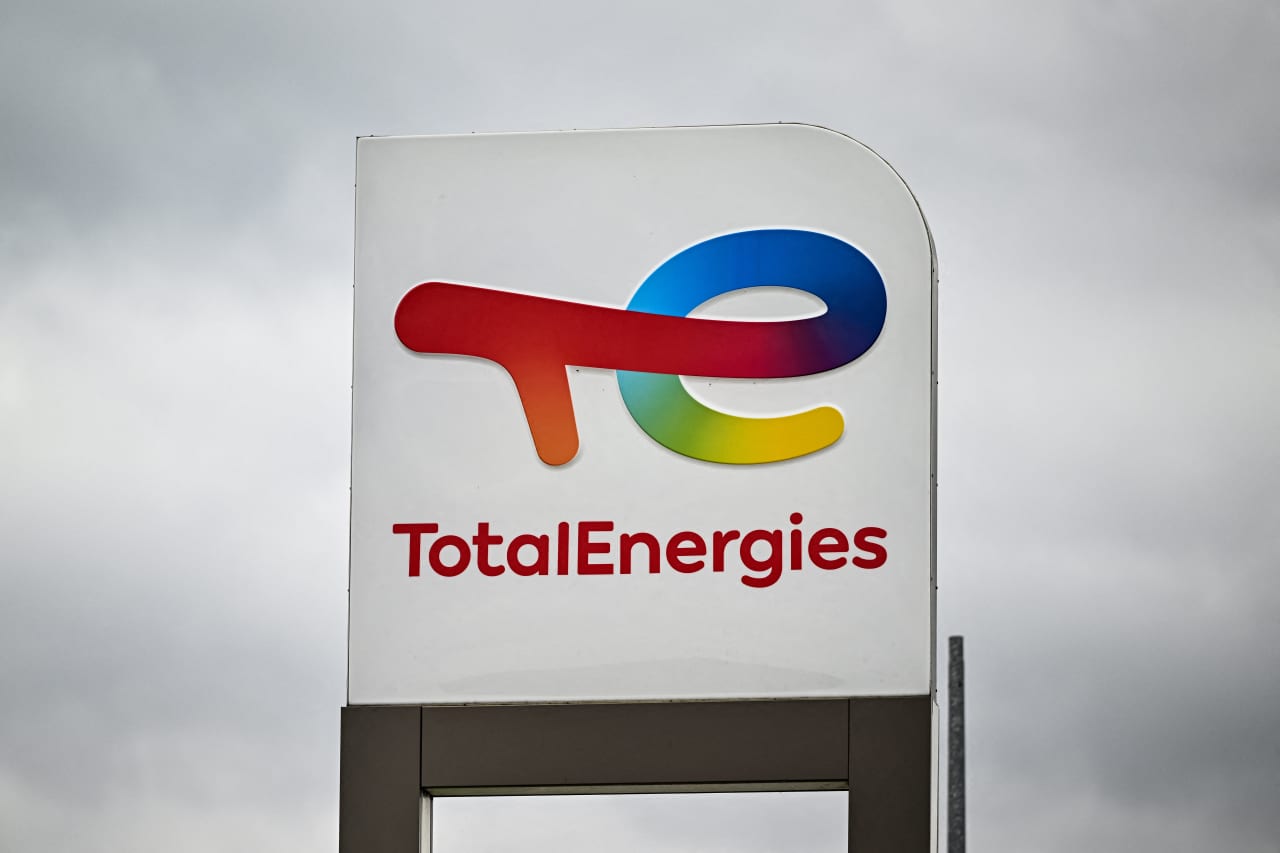 TotalEnergies Expects Continued Refining Weakness, Lower Hydrocarbon ...