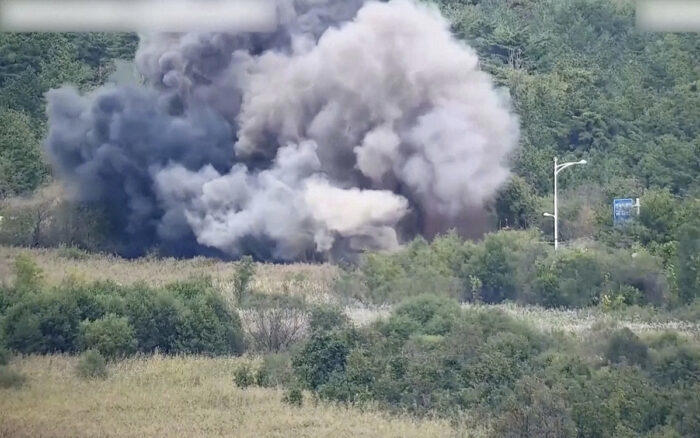 Corea del Norte destruye las carreteras que conectan con Corea del Sur