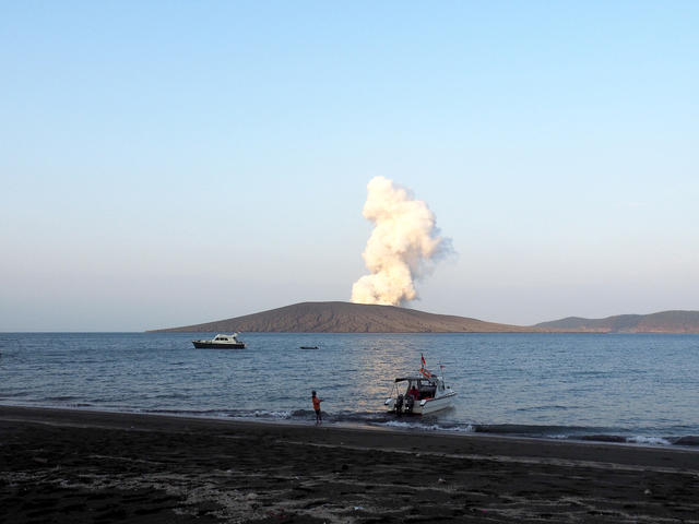 なんと、島にそびえ立っていた火砕丘のほとんどが消え去った