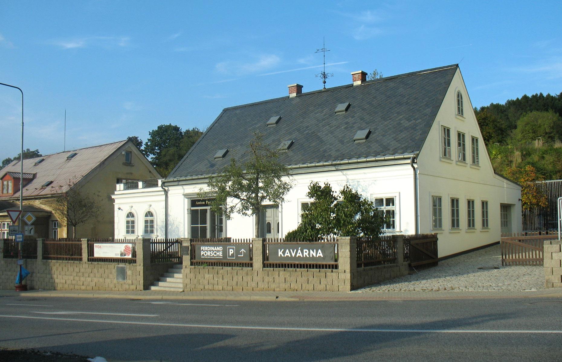 Ferdinand Porsche nace en Maffersdorf, Austria-Hungría
