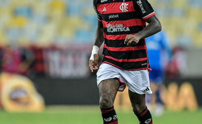 Gerson, meio-campista do Flamengo, seguirá como capitão com Filipe Luís- Foto: Thiago Ribeiro/AGIF