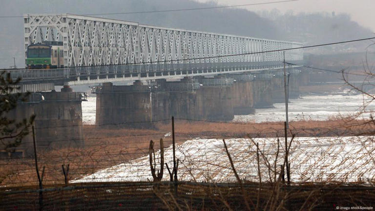 Corea del Norte confirma destrucción de vías hacia el Sur