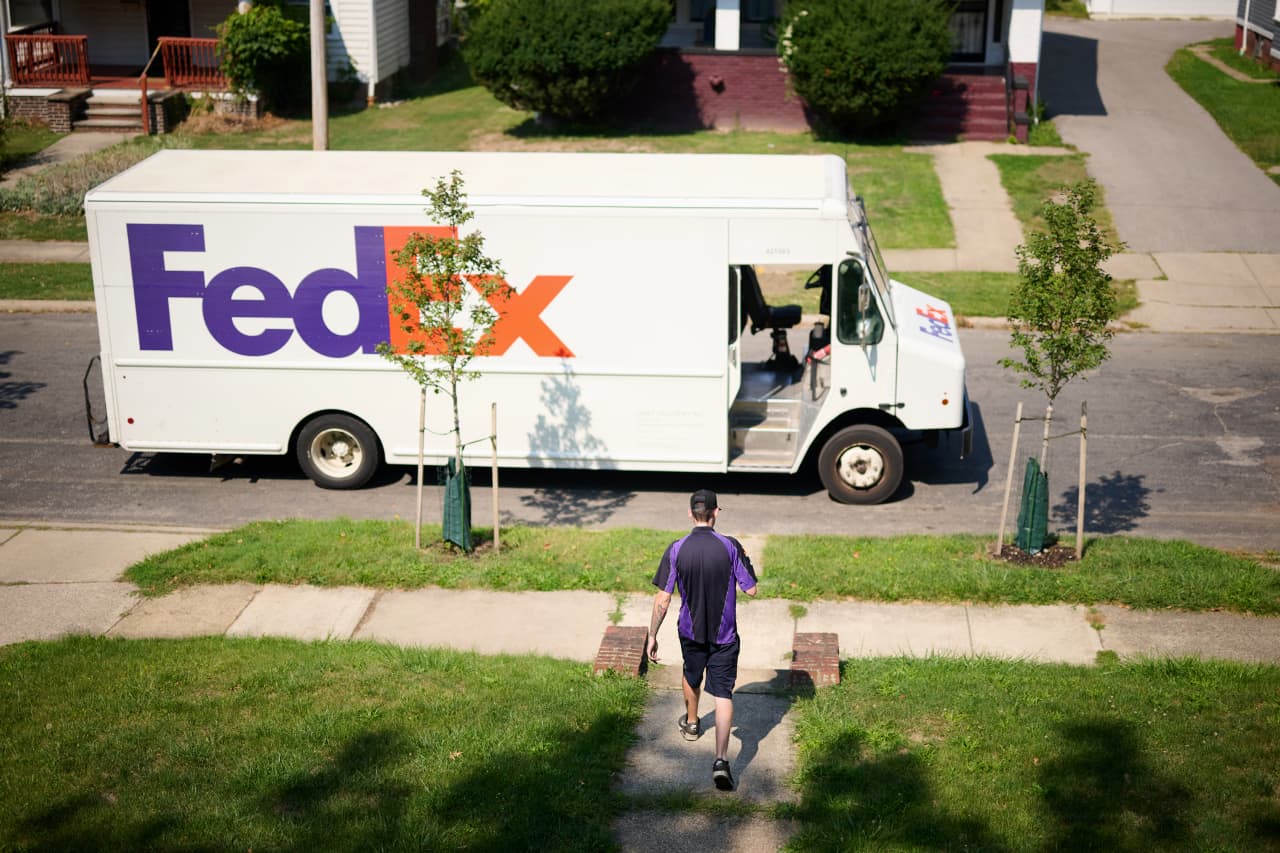 FedEx and 5 Other Stocks on Track to Raise Dividends by More Than 6