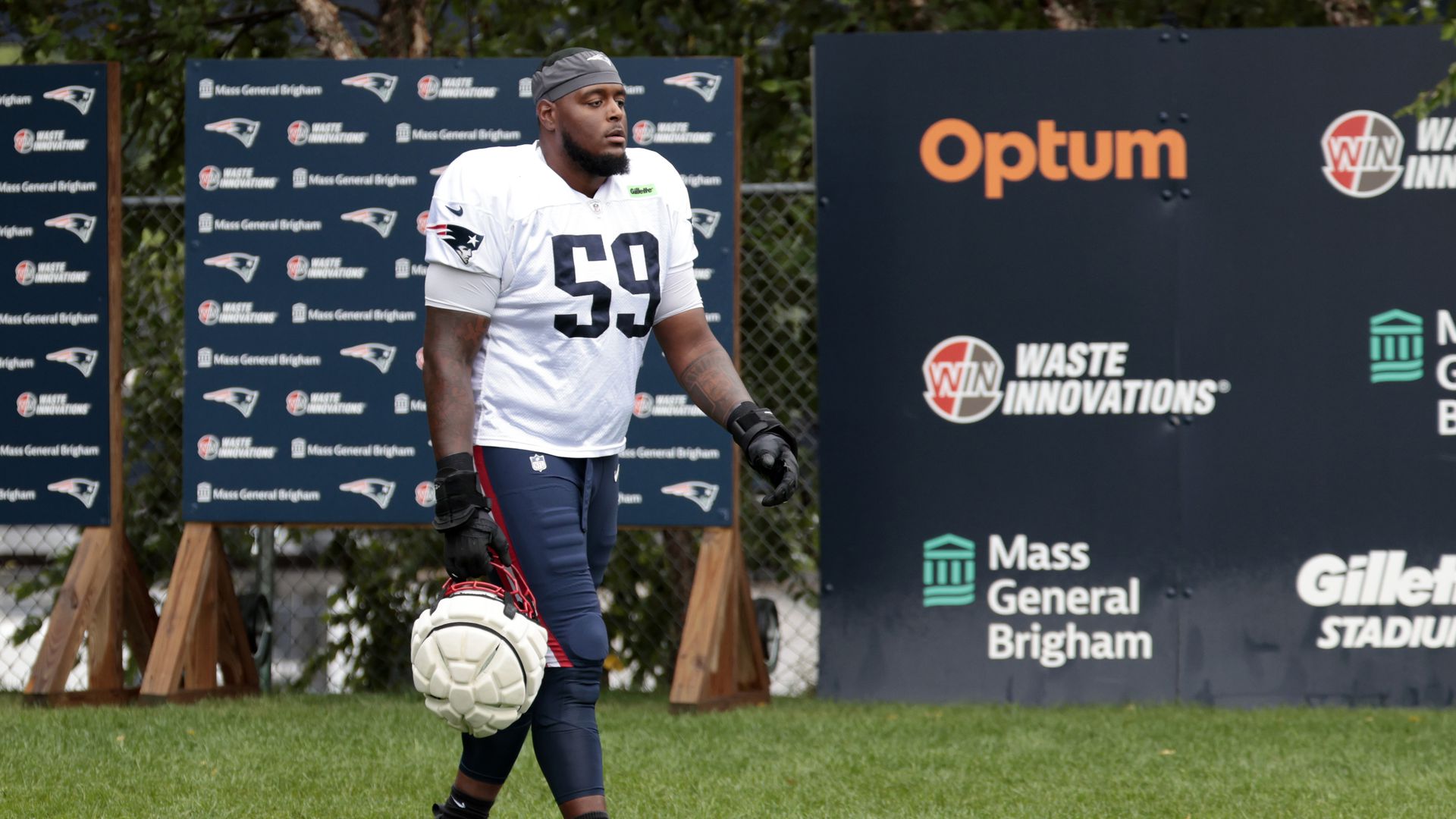 Patriots Downgrade Left Tackle Vederian Lowe To Out After Back-to-back ...