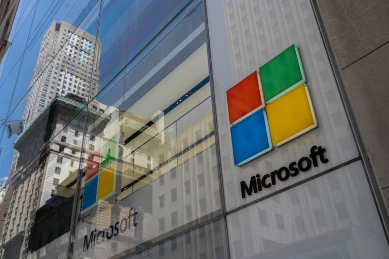 Why Microsoft Stock Could Be a Better Bet Than Alphabet Ahead of Earnings