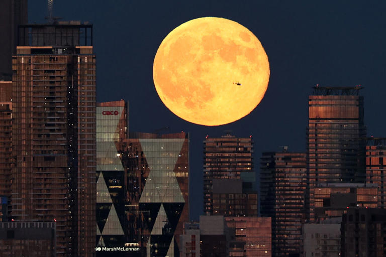 Hunter's Moon supermoon 2024 puts on a frightfully good show for