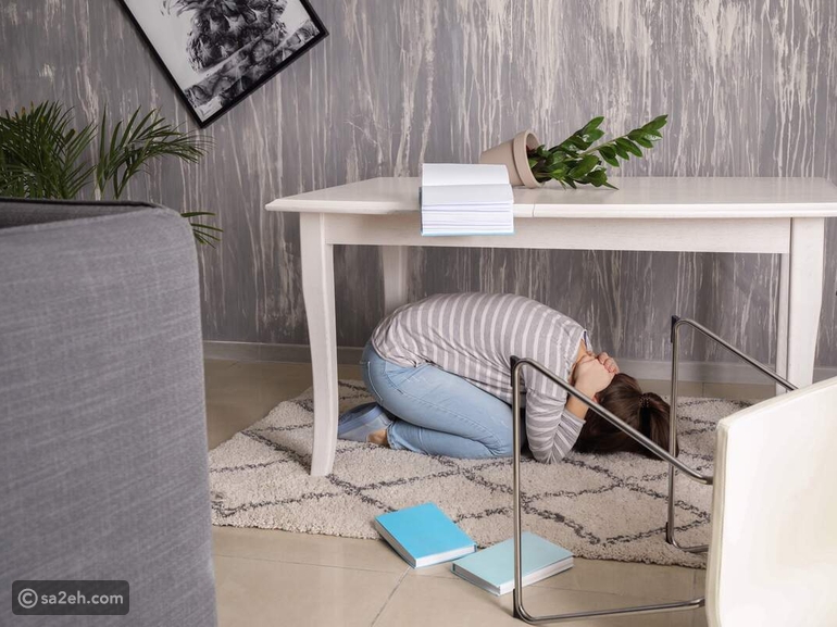 Влез на стол он из-под лавки осмотрелся. Влез на стол он. Влез на стол он. Влез на стол он. Влез на стол он.