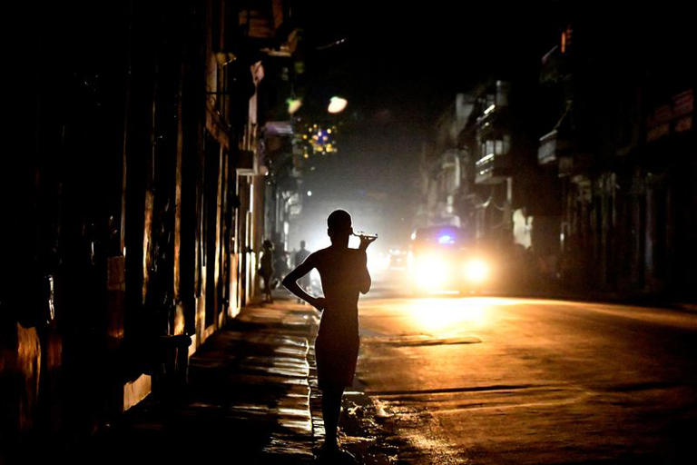 Cuba slowly starts restoring power after islandwide blackout