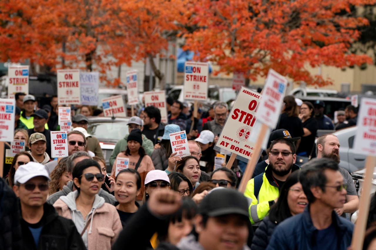 Boeing, Union Reach Wage Deal To End Strike